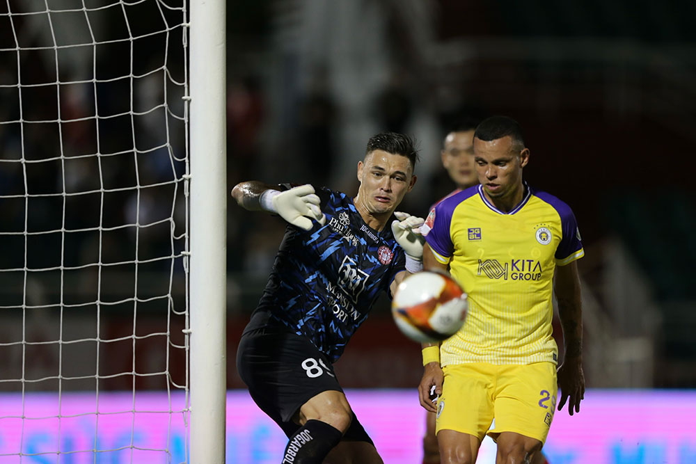 Đội tuyển Việt Nam thừa thủ môn giỏi, thiếu tiền đạo hay - Ảnh 3.