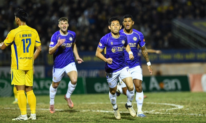 Hùng Dũng nhận thẻ đỏ, Hà Nội FC vẫn thắng dễ 3-1 SLNA