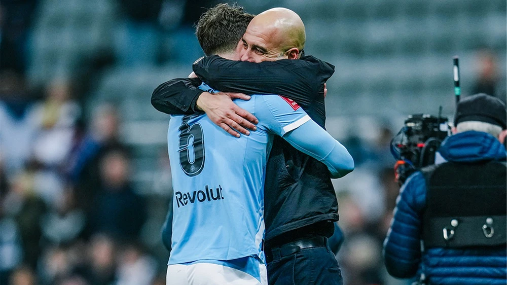 Dù đối mặt án treo hai trận, vì sao Pep Guardiola vẫn được chỉ đạo Man City ở chung kết với Arsenal? - Ảnh 2.