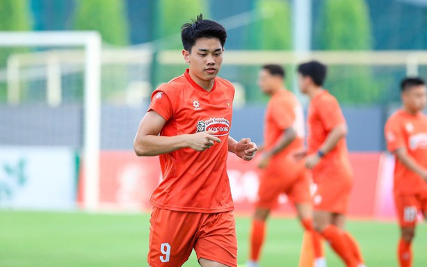 Dinh Bac's value surges, rising to the most expensive group in Vietnam's national team.