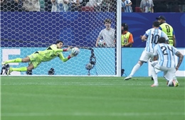 Why does Messi frequently miss penalty kicks?