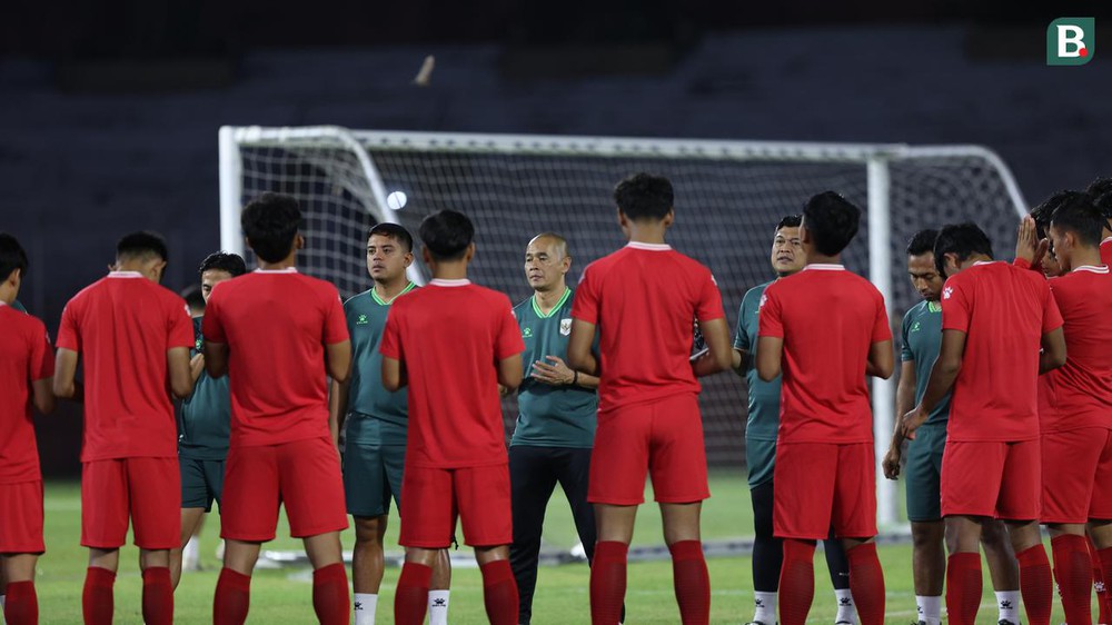 Tin nóng bóng đá Việt hôm nay 19/4: HLV Hàn Quốc nói lý do Hoàng Đức vắng mặt; U17 Indonesia xốc lại tinh thần trước U17 Việt Nam - Ảnh 2.