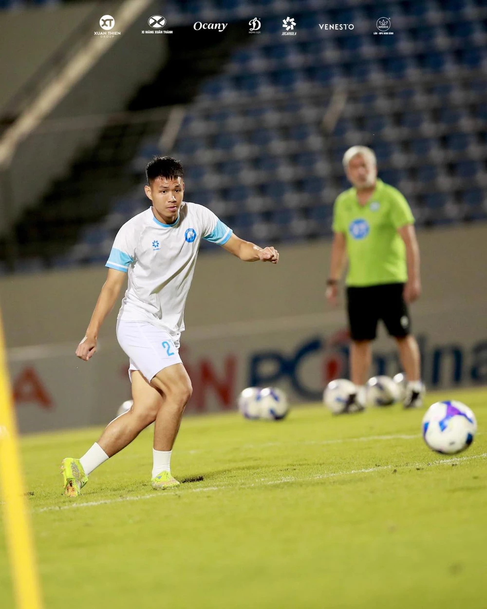 Tin nóng bóng đá Việt hôm nay 18/3: Đội tuyển Việt Nam thăng hạng FIFA; CLB Thép Xanh Nam Định công bố hai tân binh - Ảnh 2.