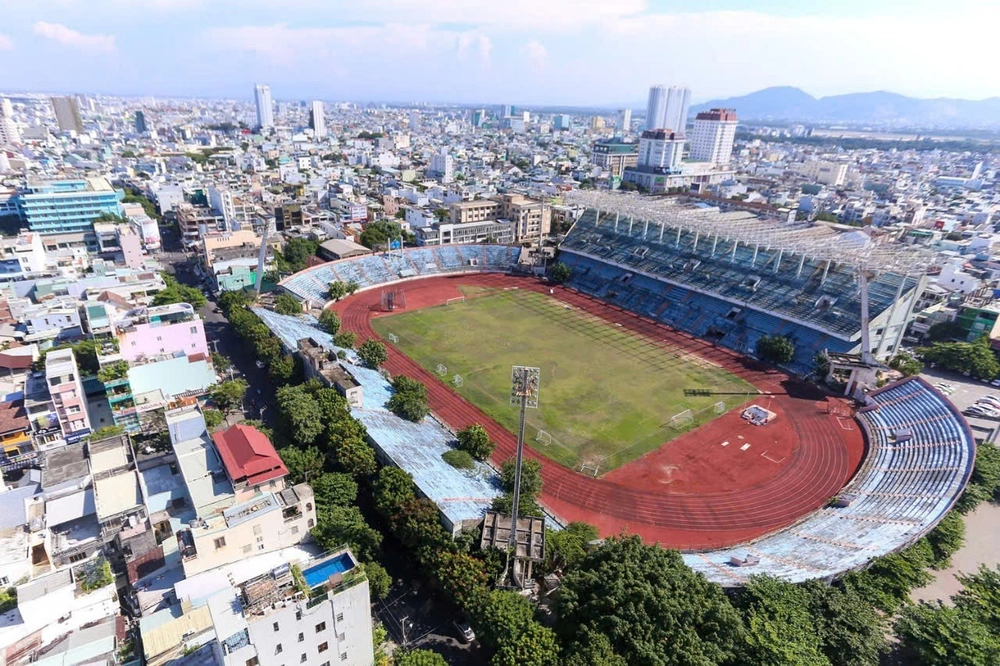 Đấu giá bất thành sân vận động Chi Lăng: “Chảo lửa” một thời vẫn mòn mỏi chờ hồi sinh - Ảnh 1.