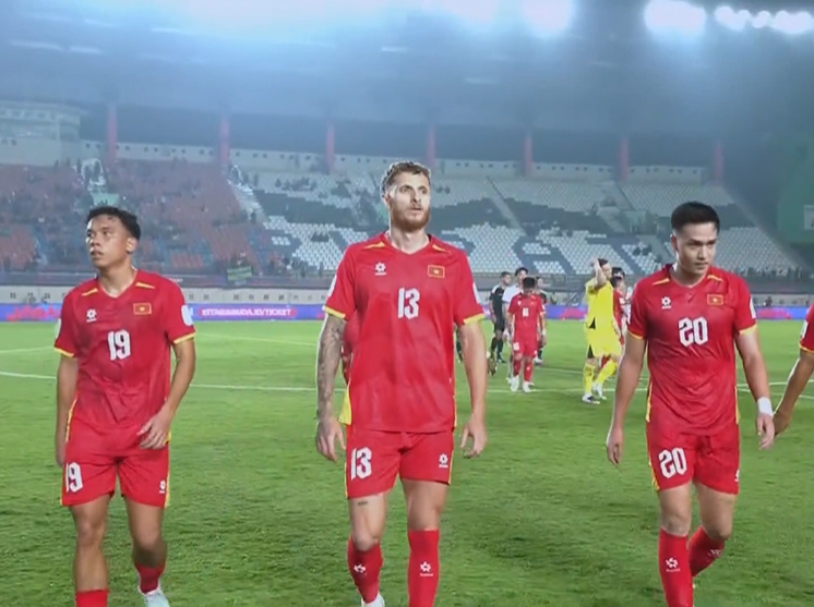 ĐT Việt Nam thắng 1-0 Philppines: Những vấn đề của ông Kim Sang Sik - Ảnh 2. ĐT Việt Nam thắng 1-0 Philppines: Những vấn đề của ông Kim Sang Sik - Ảnh 2.