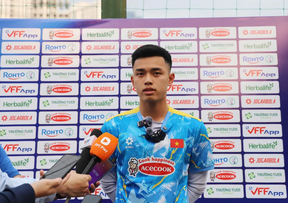 Tin nóng bóng đá Việt hôm nay 19/3: Xuân Son háo hức sát cánh cùng Hoàng Hên; Nguyên Hoàng bất ngờ với đồng đội Việt kiều - Ảnh 2.