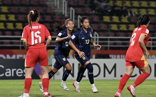 Vietnam's U20 women's team suffers a heavy defeat to Thailand, with the host nation officially advancing to the Asian Cup quarter-finals.