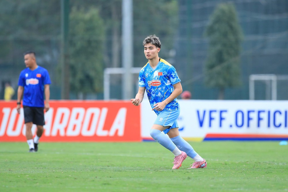 Tiền vệ Việt kiều chia tay đội, U23 Việt Nam sang Trung Quốc thi đấu - Ảnh 1. Tiền vệ Việt kiều chia tay đội, U23 Việt Nam sang Trung Quốc thi đấu - Ảnh 1.