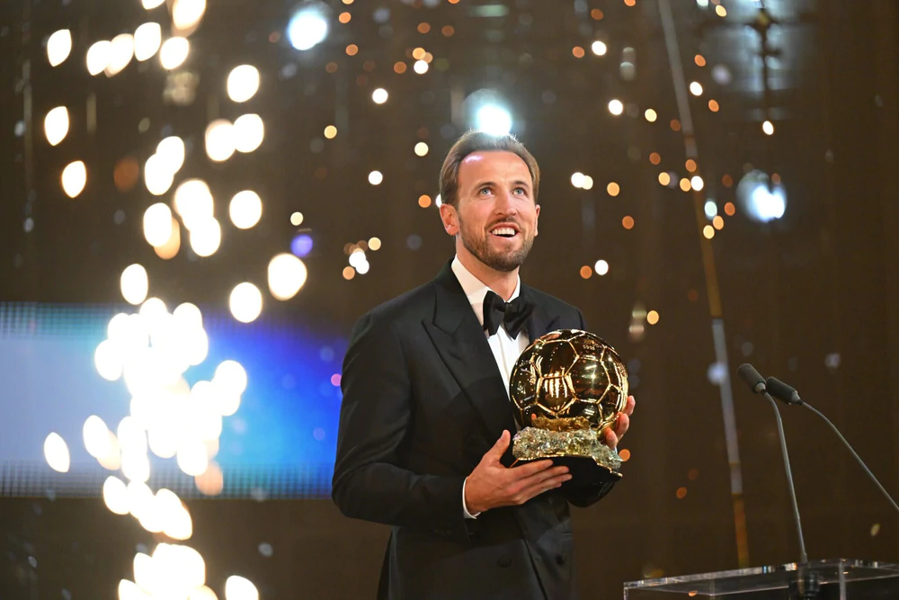 Lamine Yamal cuối cùng đã chúc mừng Harry Kane sau tranh cãi ở Quả bóng Vàng 2026 - Ảnh 1.