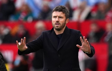 Coach Carrick exclaimed something as MU's winning streak ended