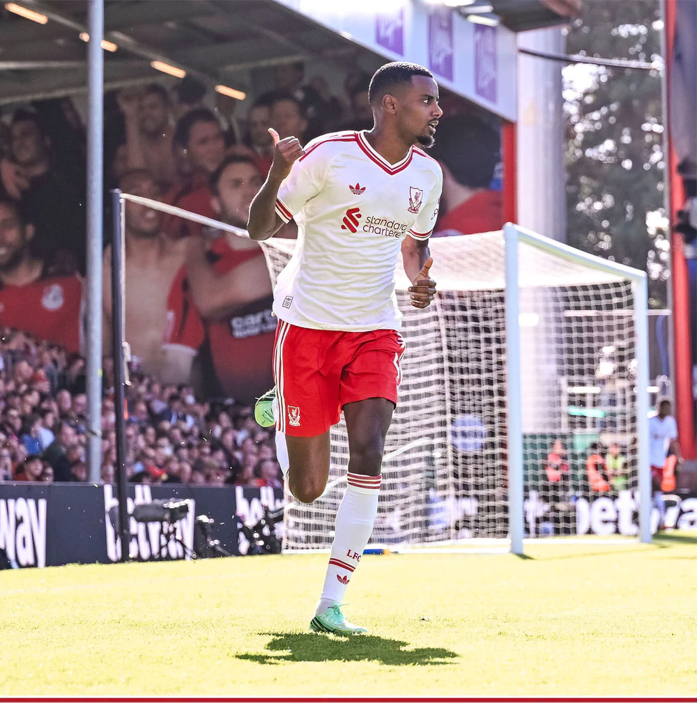 Isak ghi bàn quyết định, Liverpool thắng nhọc Bournemouth - Ảnh 1. Isak ghi bàn quyết định, Liverpool thắng nhọc Bournemouth - Ảnh 1.