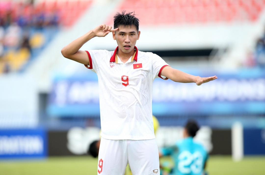 An additional U23 Vietnam star brings great news to Coach Kim Sang Sik
