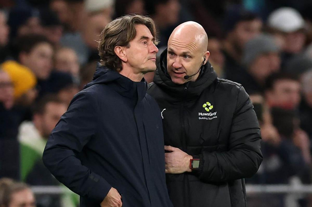 Tottenham's coach furious with referee after Liverpool defeat