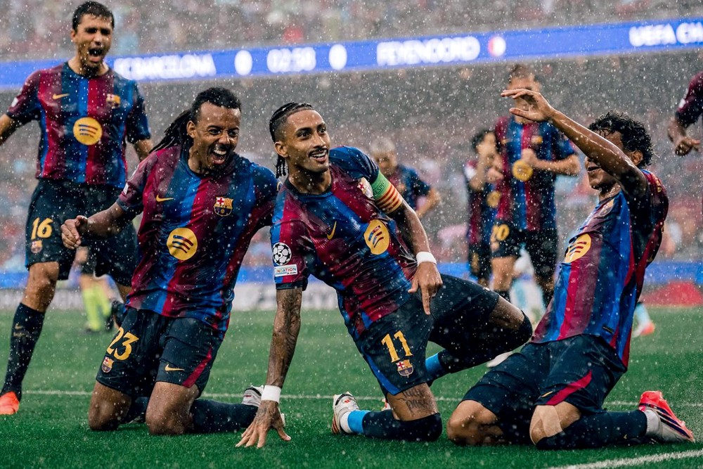 Barca khiến châu Âu khiếp sợ - Ảnh 1.