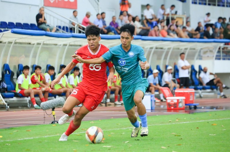 Winning on penalties, U17 Nam Dinh advances to the final