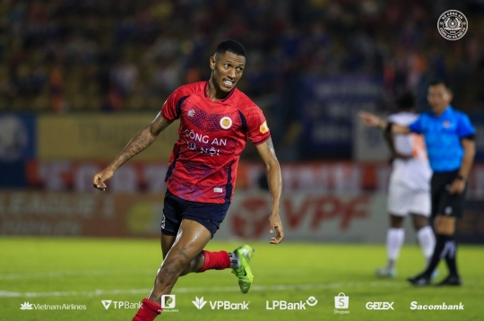 Brazilian midfielder unexpectedly leaves V.League champions
