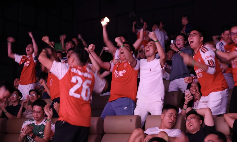 CĐV TP.HCM cuồng nhiệt cùng chung kết UEFA Champions League kịch tính - Ảnh 2. CĐV TP.HCM cuồng nhiệt cùng chung kết UEFA Champions League kịch tính - Ảnh 2.