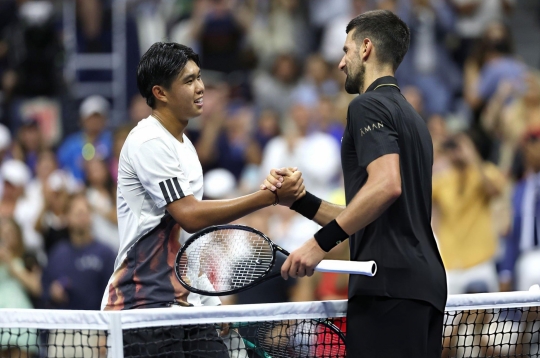 Djokovic praises two promising young talents in world tennis.