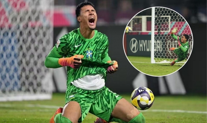 Thủ môn 17 tuổi gây sốt với 6 pha cản phá penalty tại World Cup