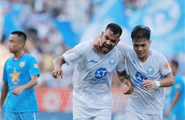 Vietnamese football must consistently reach finals to advance.