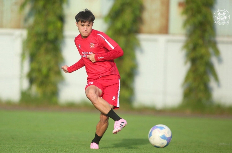 Coach Kim Sang Sik calls up 2 new players to the Vietnam national team, who are they?