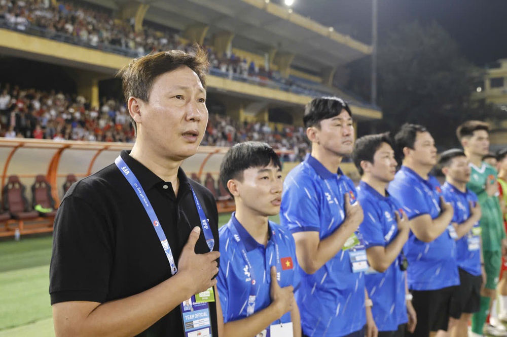 Bình luận: Lịch sử chờ đợi HLV Kim Sang Sik - Ảnh 1.