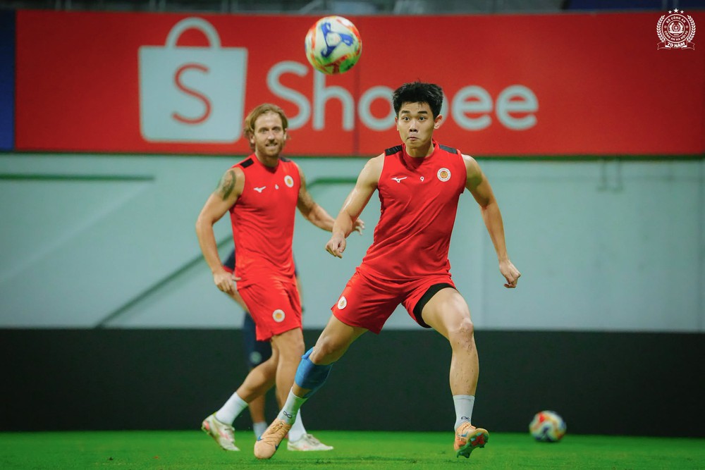 Đình Bắc chấn thương, hồi chuông cảnh báo cho đội tuyển Việt Nam - Ảnh 1. Đình Bắc chấn thương, hồi chuông cảnh báo cho đội tuyển Việt Nam - Ảnh 1.