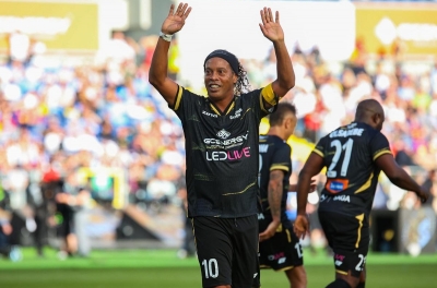 Ronaldinho unexpectedly signs a contract with an Italian club at age 46