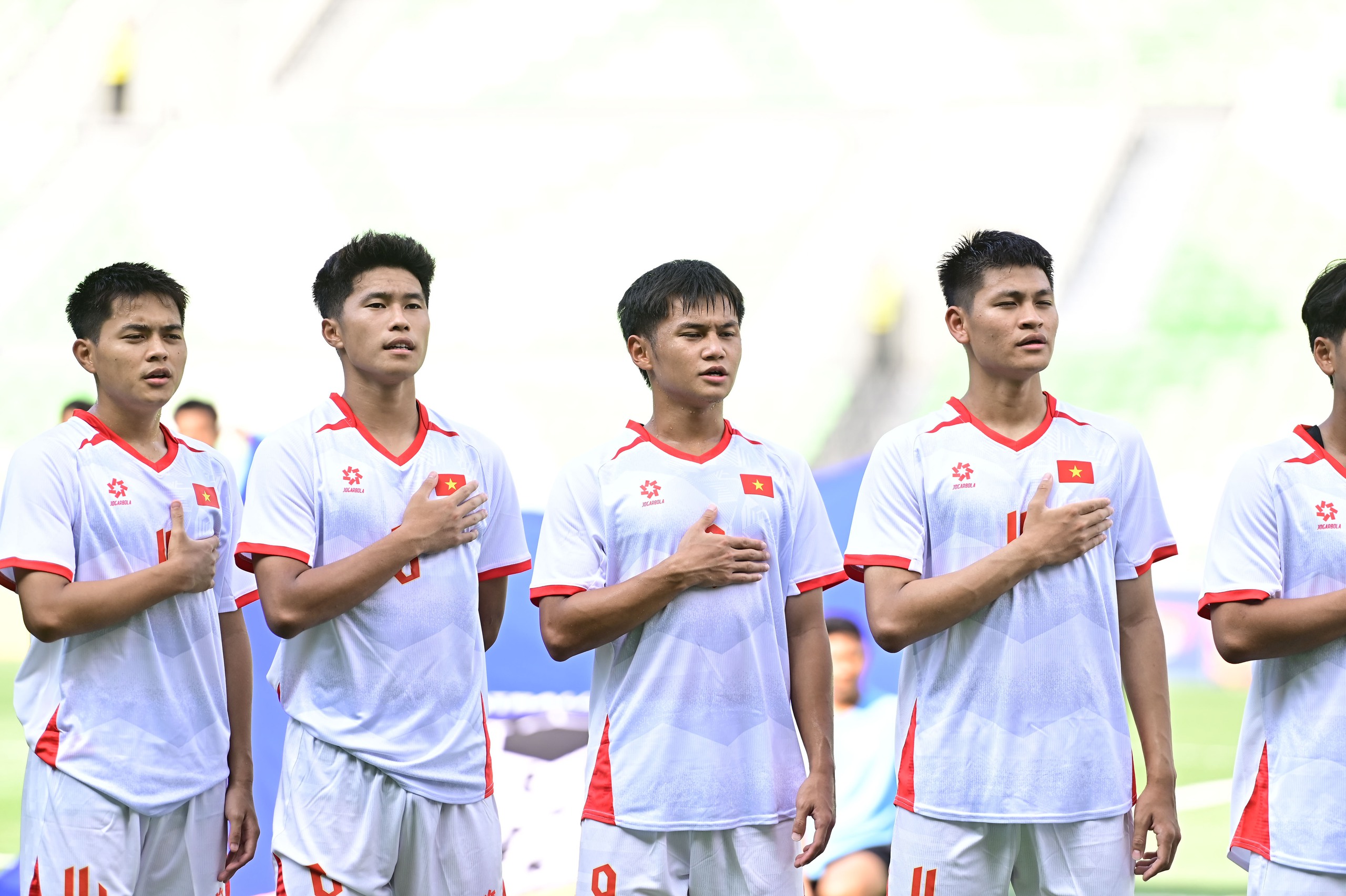 Tin nóng bóng đá Việt Nam hôm nay 7/6: U19 Việt Nam có thể bị loại; Công Phượng chia sẻ xúc động - Ảnh 1.