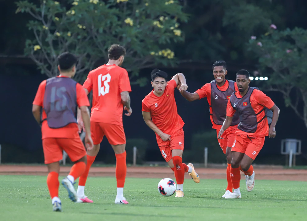 Tuyển Việt Nam tập luyện chuẩn bị cho cuộc đối đầu với Philippines. Ảnh: VFF Tuyển Việt Nam tập luyện chuẩn bị cho cuộc đối đầu với Philippines. Ảnh: VFF