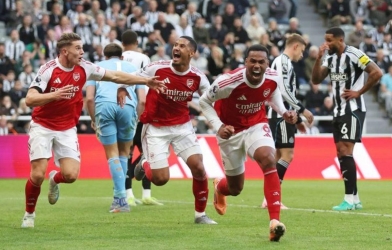 Live football Arsenal vs Newcastle, 23:30 tonight 25/4