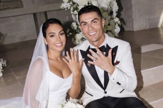OFFICIAL: Ronaldo marries Georgina after 10 years together