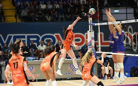 Vietnam's women's volleyball team welcomes a 'European star', determined to return to the top after 10 years of ups and downs.