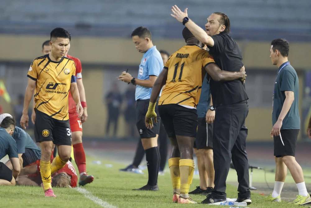 V-League rục rịch “mua quân, sắm tướng” - Ảnh 1. V-League rục rịch “mua quân, sắm tướng” - Ảnh 1.