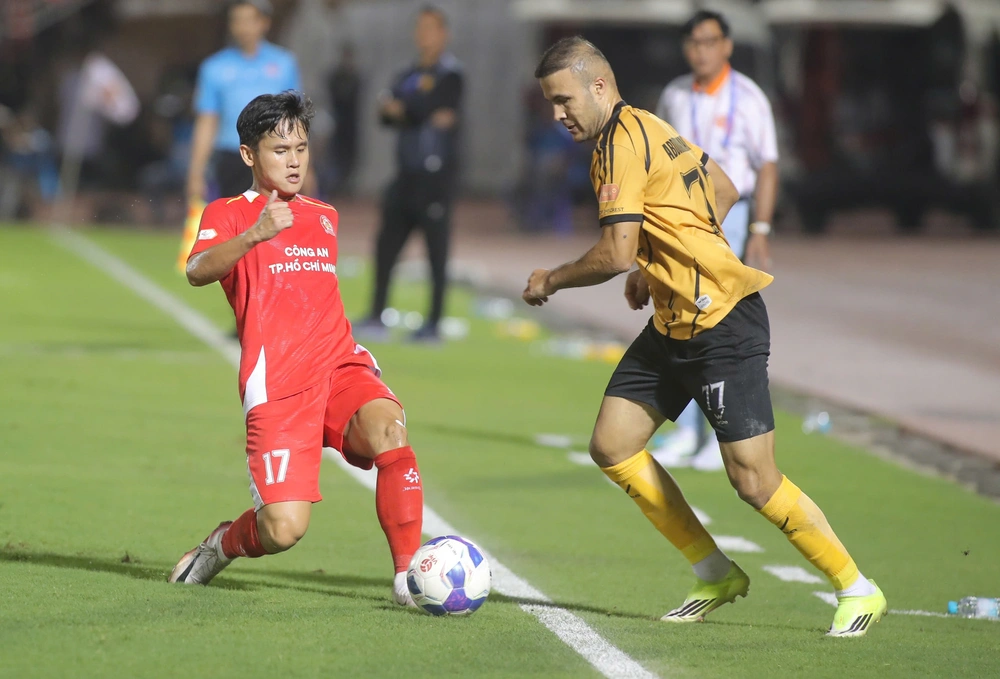 HLV Lê Huỳnh Đức kiên nhẫn với Tiến Linh - Ảnh 2. HLV Lê Huỳnh Đức kiên nhẫn với Tiến Linh - Ảnh 2.