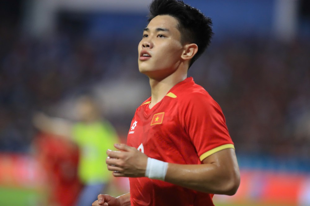 Vì sao Đình Bắc có nguy cơ lỡ chung kết ASEAN Cup 2026? - Ảnh 1. Vì sao Đình Bắc có nguy cơ lỡ chung kết ASEAN Cup 2026? - Ảnh 1.