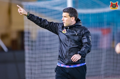 Ninh Bình's coach slammed the table to criticize the Malaysian referee after losing to CAHN.