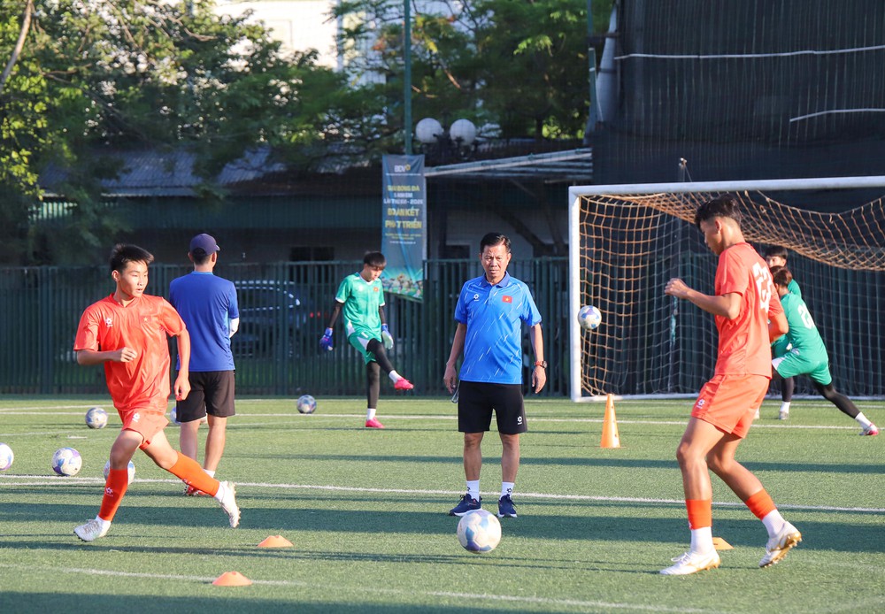 U15 Việt Nam bước ra sân chơi World Cup với thử thách đặc biệt - Ảnh 1. U15 Việt Nam bước ra sân chơi World Cup với thử thách đặc biệt - Ảnh 1.