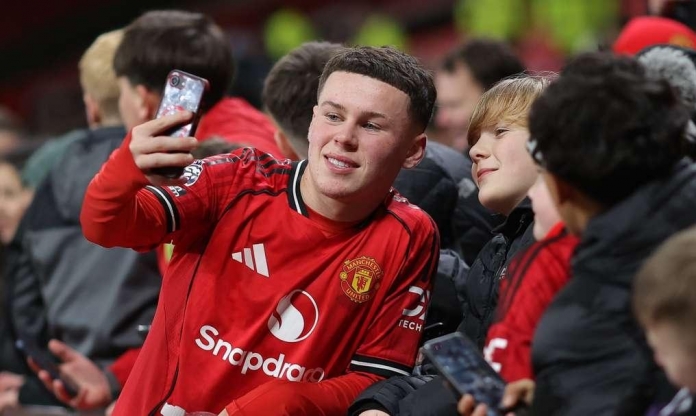 Con trai Rooney ghi 4 bàn cho Manchester United