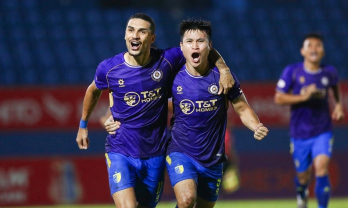 Trực tiếp Becamex TPHCM 1-2 Hà Nội: Chủ nhà trượt pen