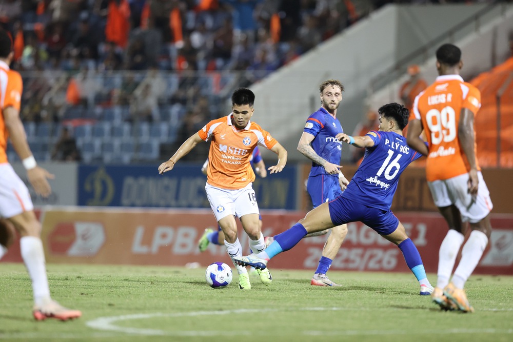 V-League chia đôi với hai cuộc đua "song mã" - Ảnh 3.