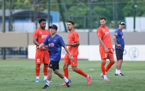 Hot Vietnamese football news today 26/6: Tai Loc is shy about speaking Vietnamese; Thai Nguyen T&amp;T staged a comeback to secure victory.