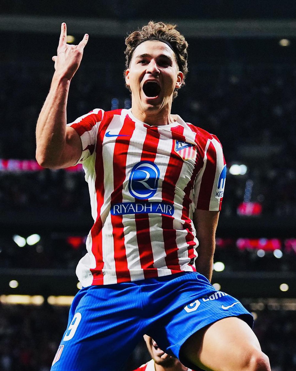 Nghệ thuật sút phạt của Julian Alvarez - Ảnh 1.