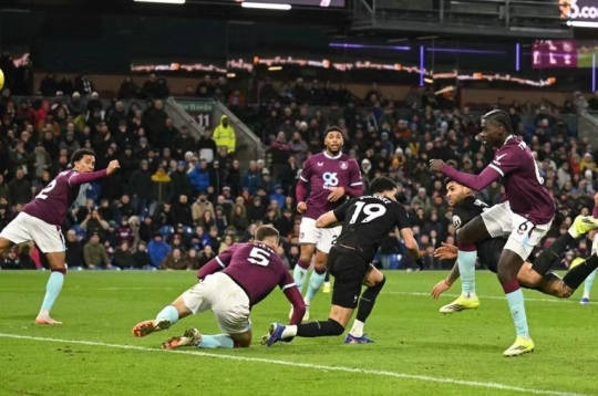 Burnley holds Tottenham to a draw, but the fight to avoid relegation remains tough