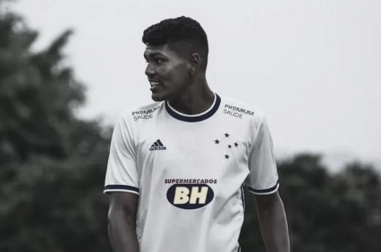 Brazilian footballer dies at 22 due to stray bullet