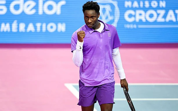 At 17 years old, he shocks the world tennis scene following a historic victory at the Miami Open 2026.