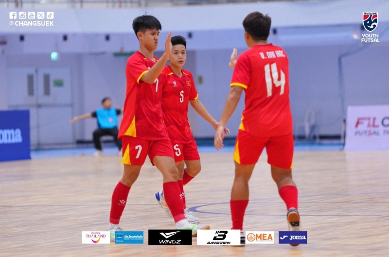 Losing 3-7 on Thai soil, Vietnam misses the Southeast Asian final
