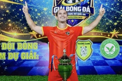 Vietnamese naturalized striker has a chance to be promoted at nearly 50 years old
