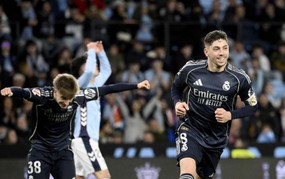 A breathless victory in stoppage time, Real Madrid puts pressure on Barcelona in the La Liga title race.