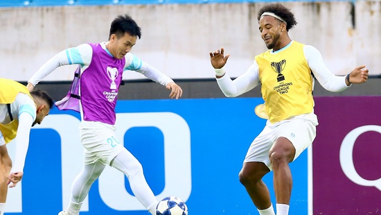 Xuân Son is back, and Coach Kim Sang Sik has called up many new faces to the Vietnam national team for the match against Laos.